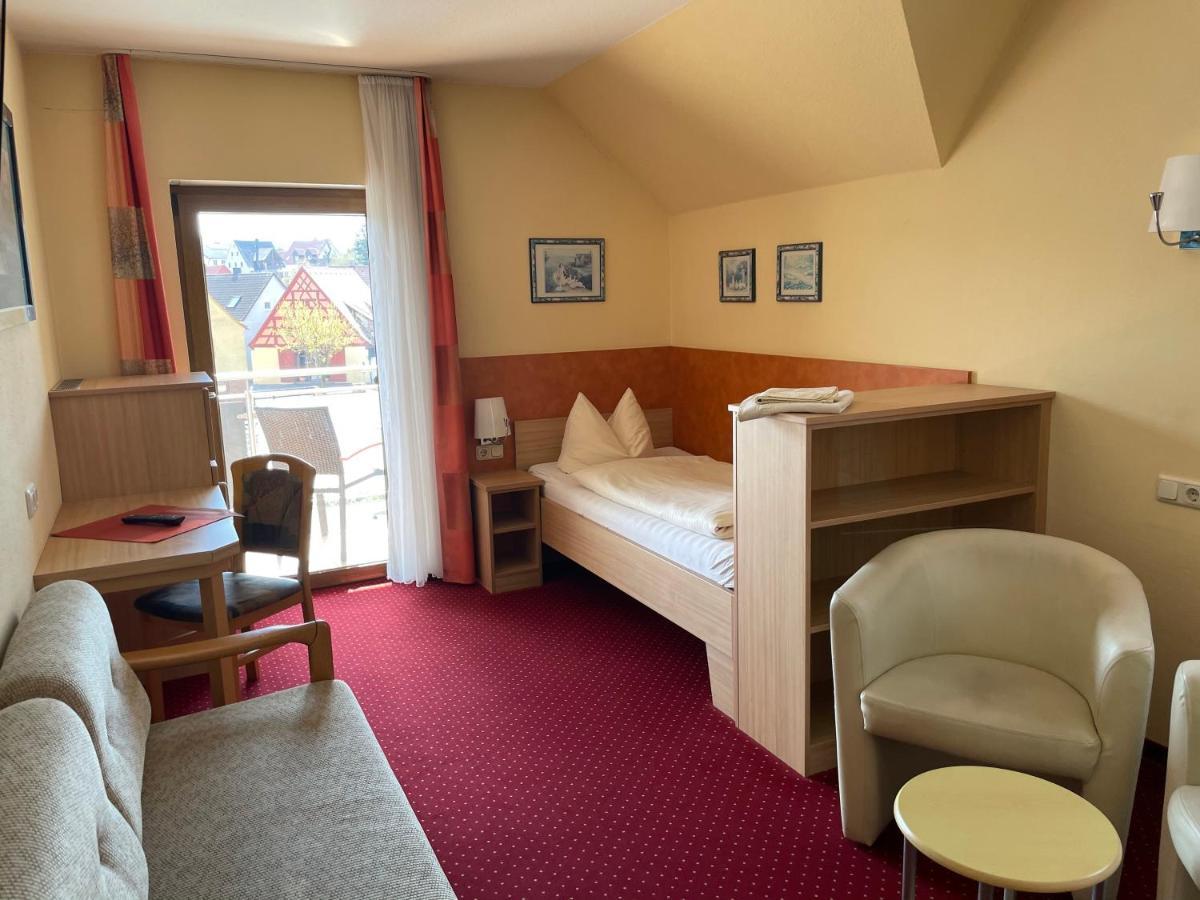 "Blauer Bock" - Hotel-Garni Pleinfeld Bagian luar foto